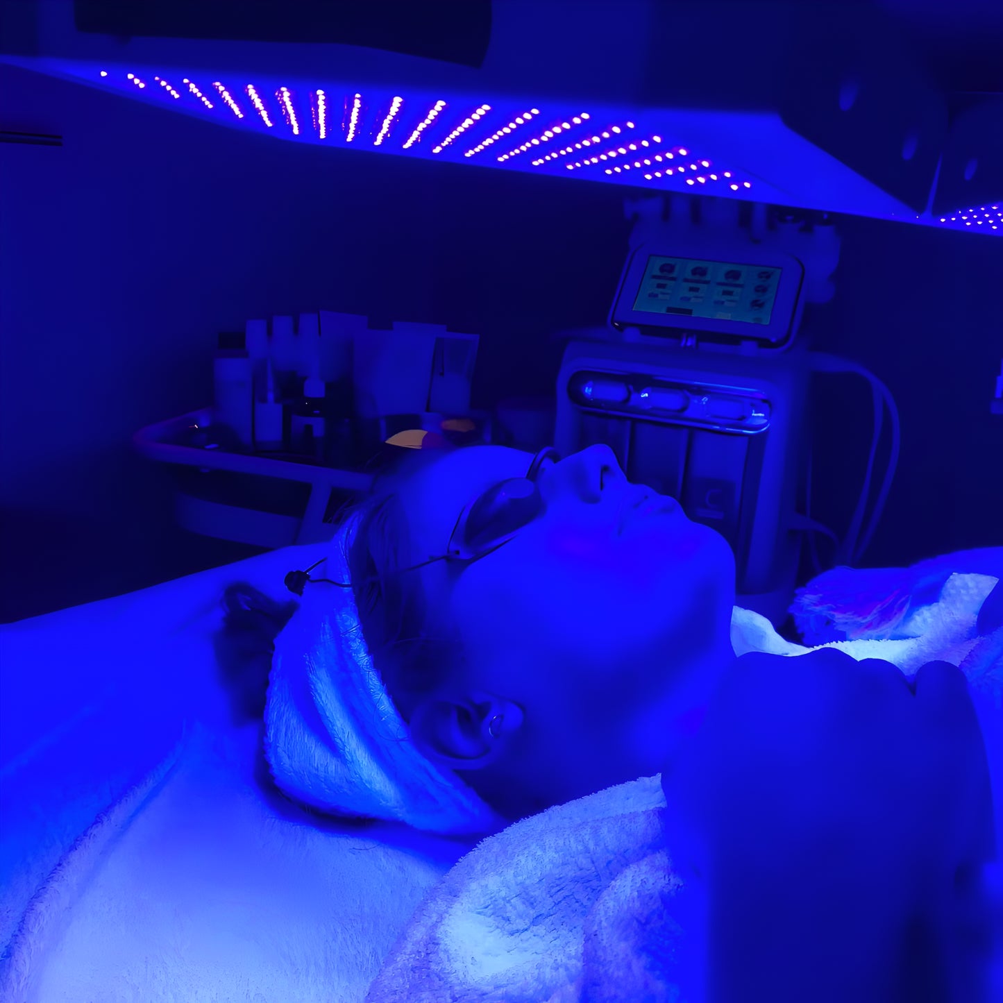 KN-7000A PDT LED Light Therapy Machine – 1820 LED Multi-Wavelength Standing Panel with Touchscreen